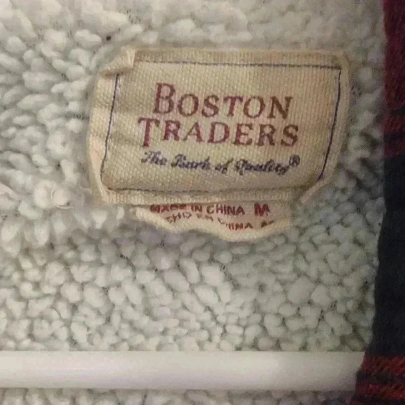 Boston Traders red black plaid button up Sherpa lined shacket women's medium - Picture 3 of 4